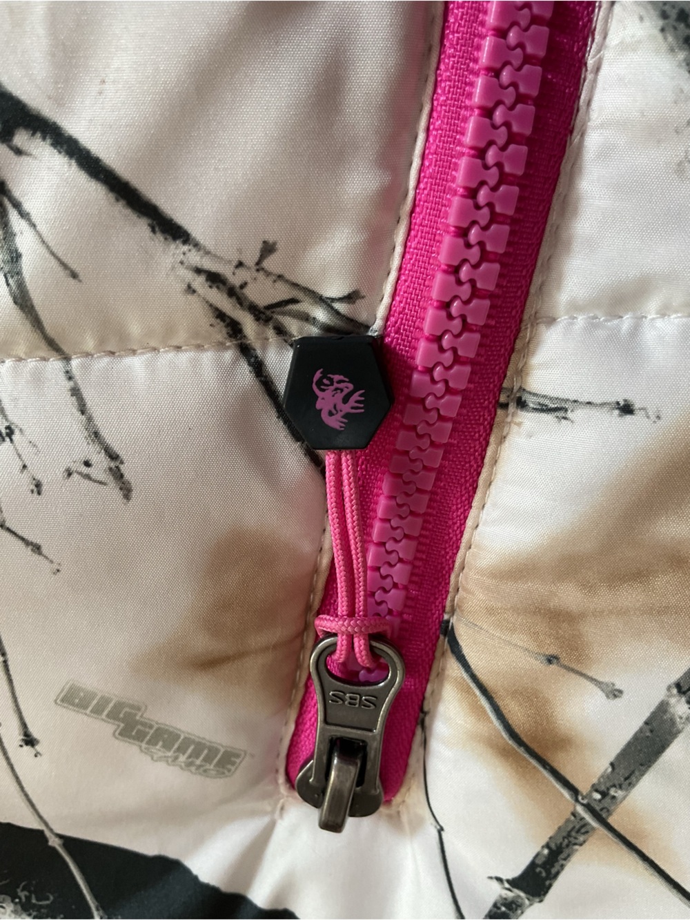 Legendary Pink Camo-Print Quilted Vest SZ L - Picture 7 of 14